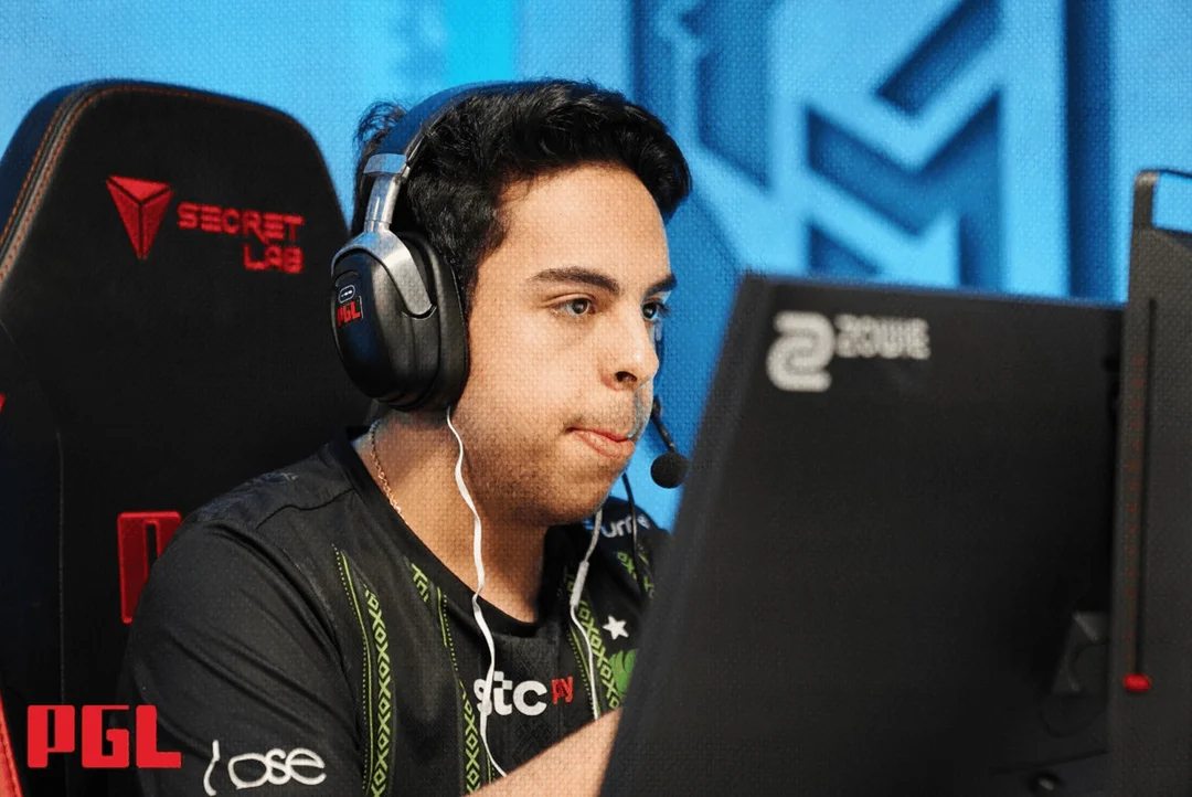 BOROS playing for Falcons in a PGL event.