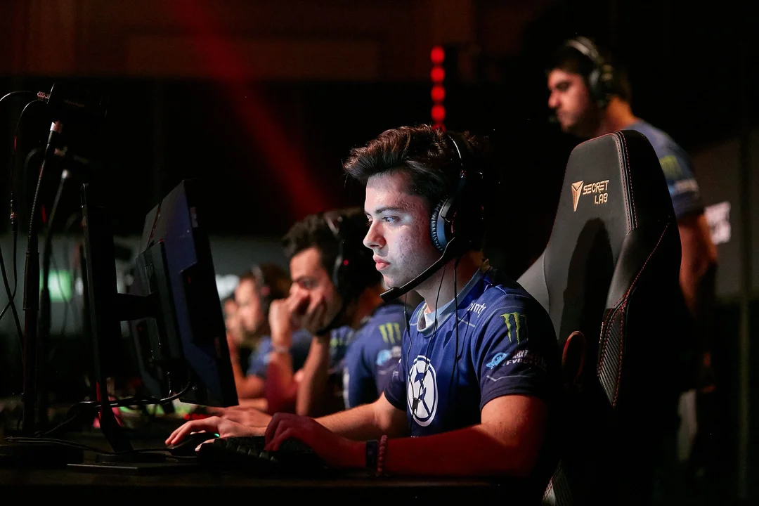 Ethan playing for Evil Geniuses in 2019