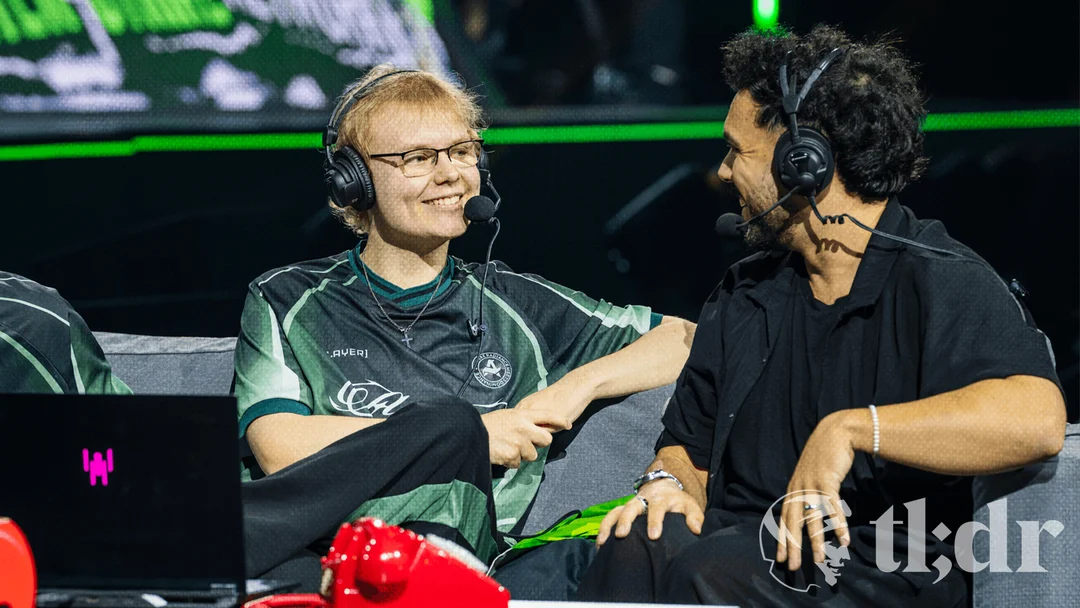 Jimpphat talking to machine at ESL Pro League Season 24